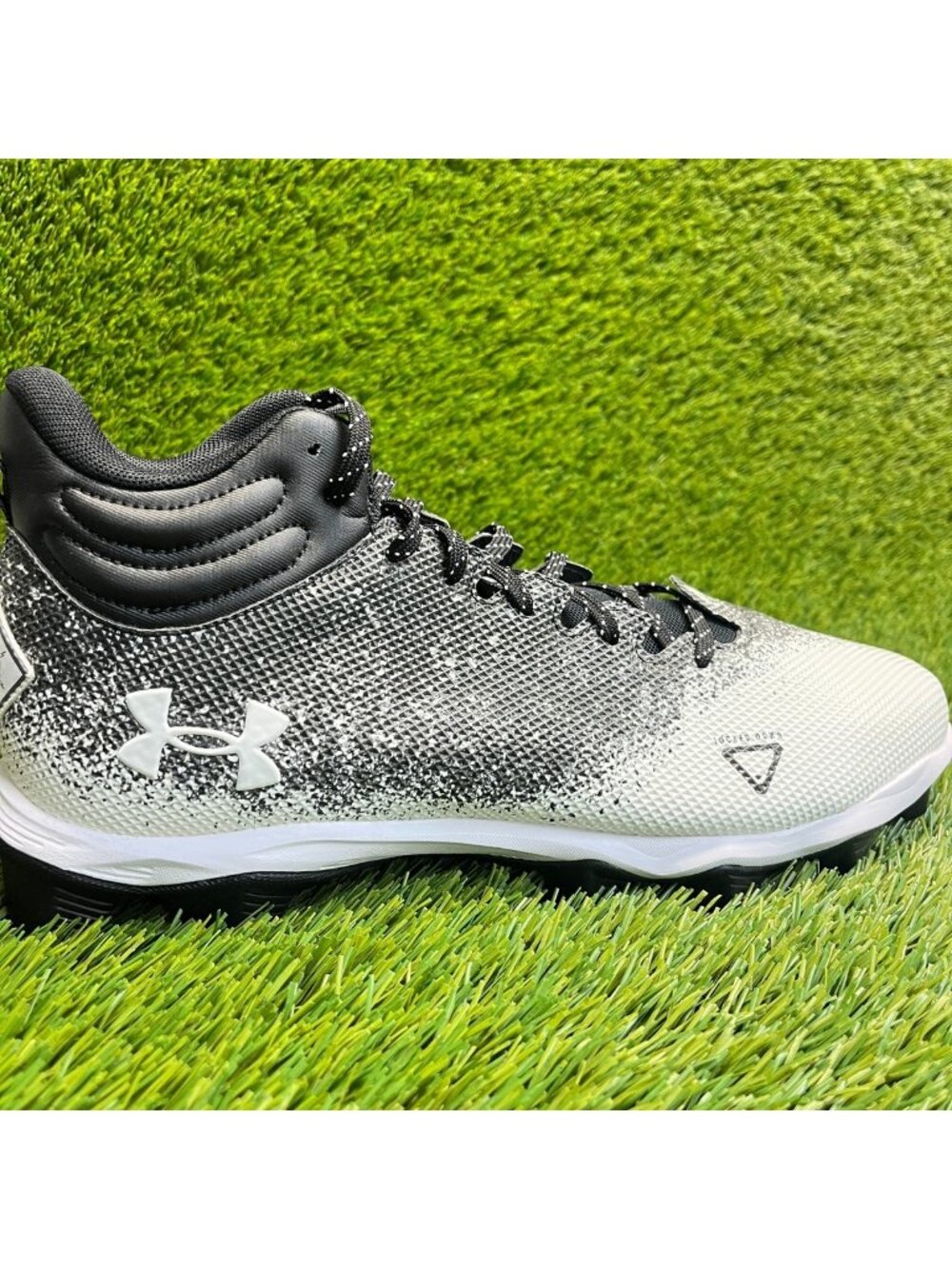 Under Armour Spotlight Franchise 4.0 RM Mens Size 11.5 Black Football Cleats